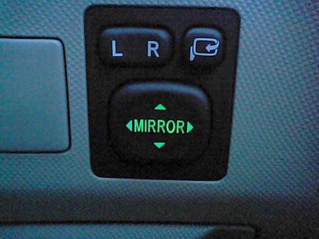 Кнопка управления с подсветкой. Подсветка кнопок рав 4. Подсветка кнопок Королла 120. Рав 4 кнопки управления. Блок управления зеркалами Toyota 28 Pin.