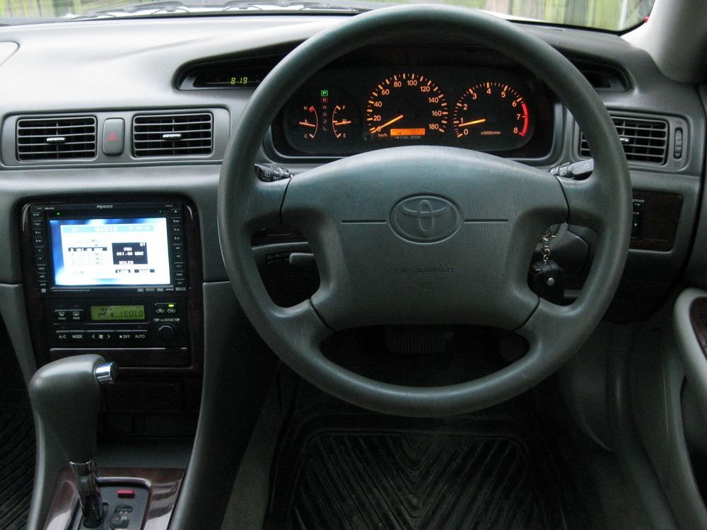   Toyota Mark II Qualis 22 2001