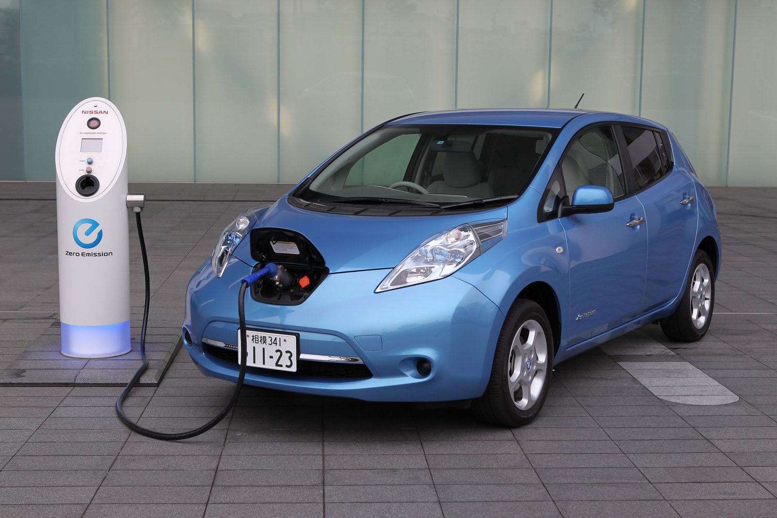 Nissan электромобиль Leaf гибрид