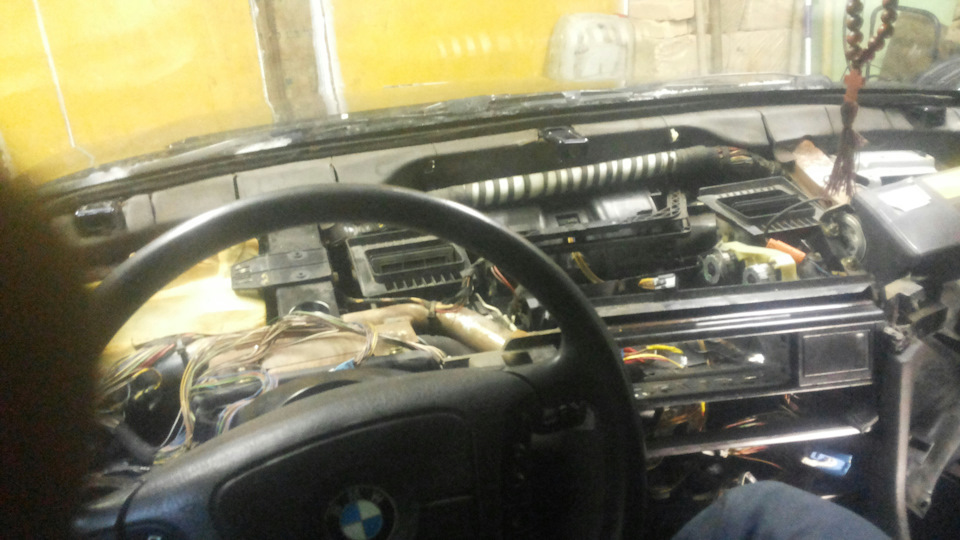 Photo from the logbook BMW 7 series (E38)