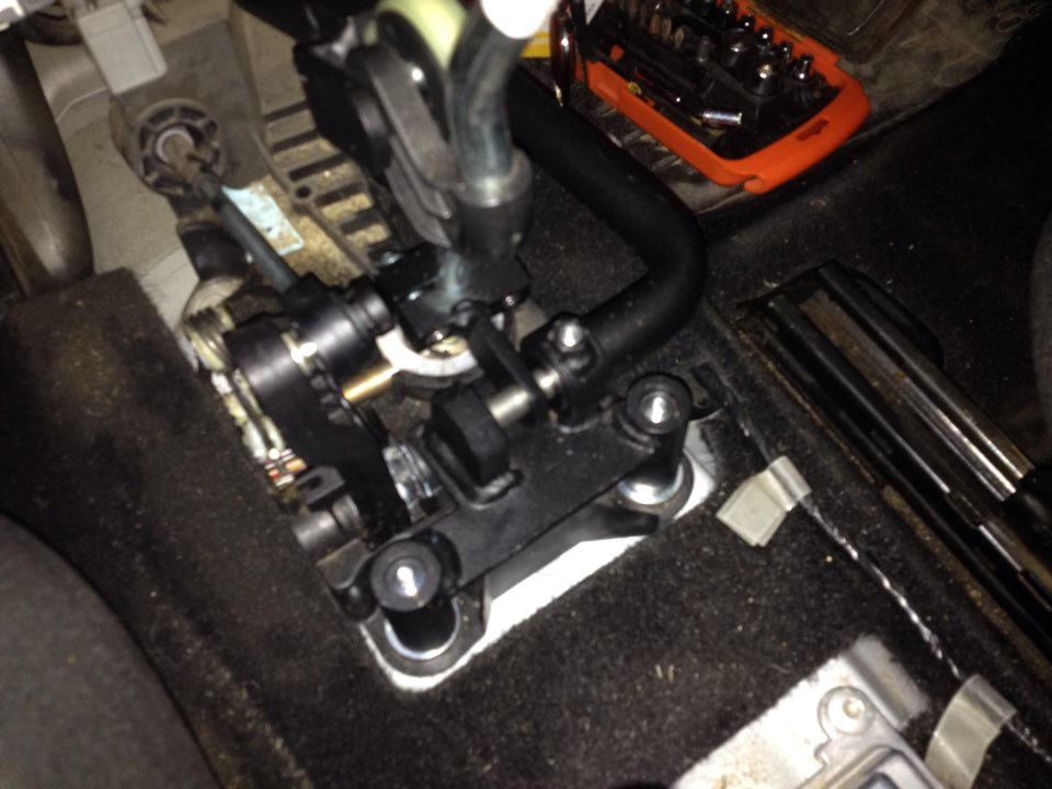 Блокиратор кпп — Ford Focus II Hatchback, 1,8 л., 2010 года ...