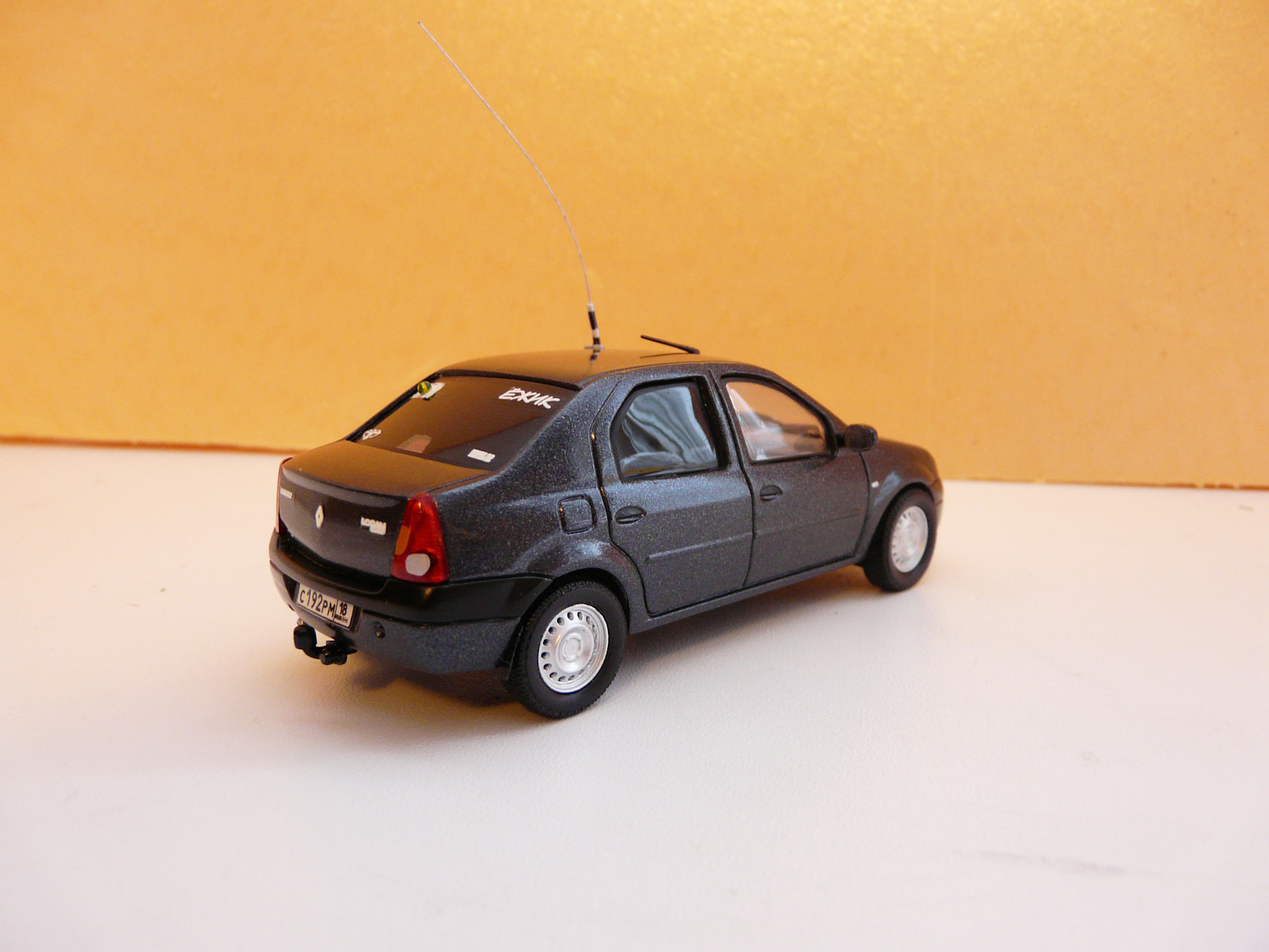 Renault Logan 1:43