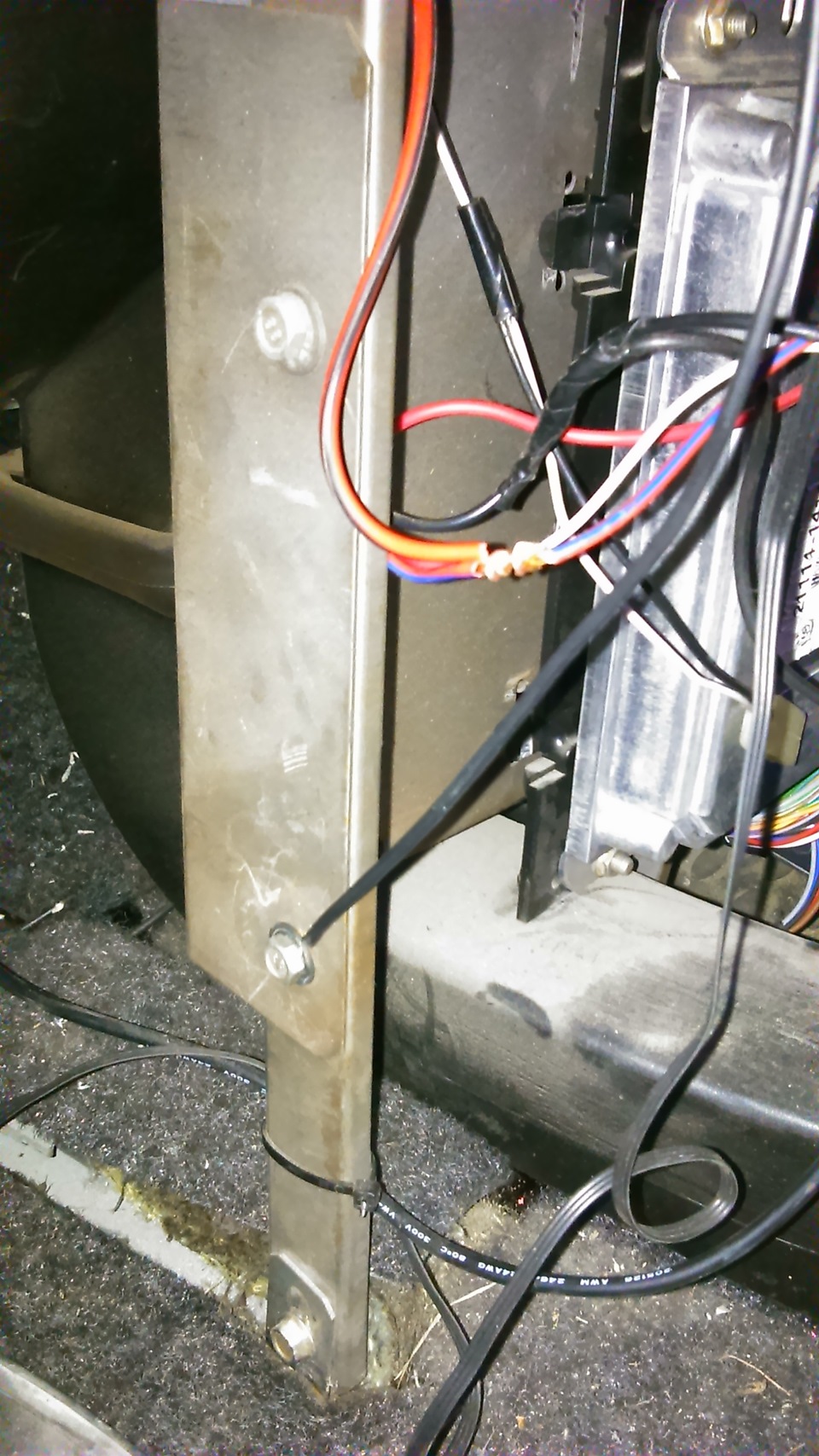 Usb зарядка в панель авто