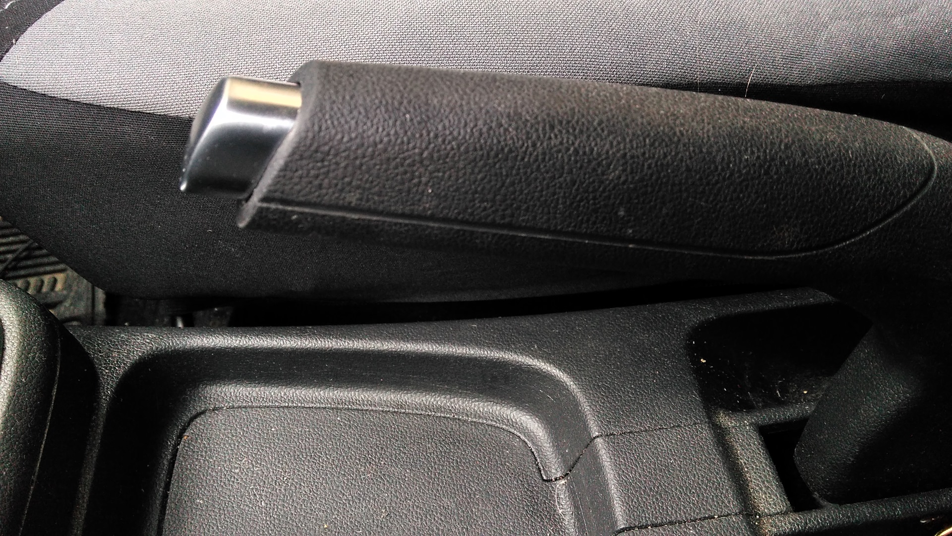 Хром кнопка ручника. — Volkswagen Polo Sedan, 1,6 л, 2012 года ...