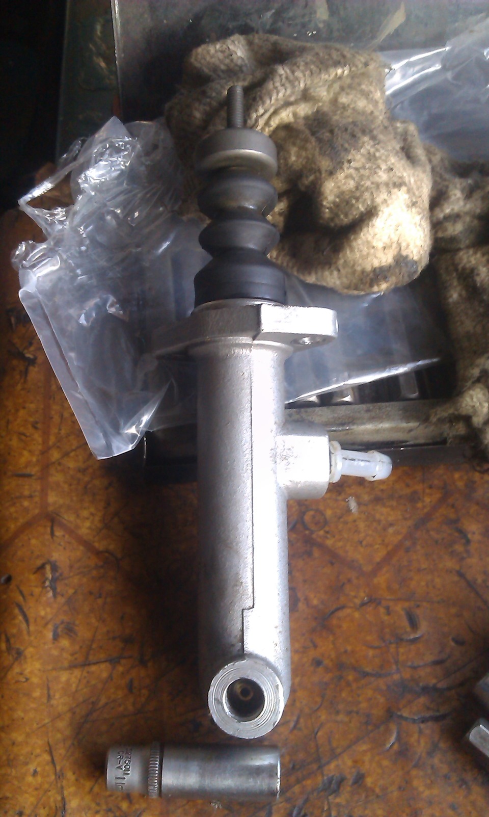 Запала педаль сцепления — Audi 100 Avant (C4), 2,6 л, 1993 года | визит ...