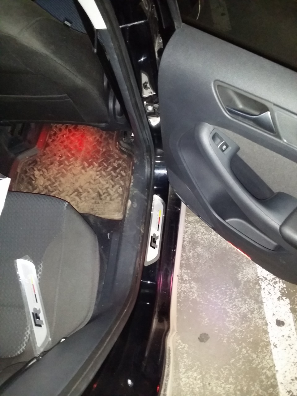 Накладки в дверные проемы установка — Volkswagen Jetta VI, 1,4 л, 2013 ...