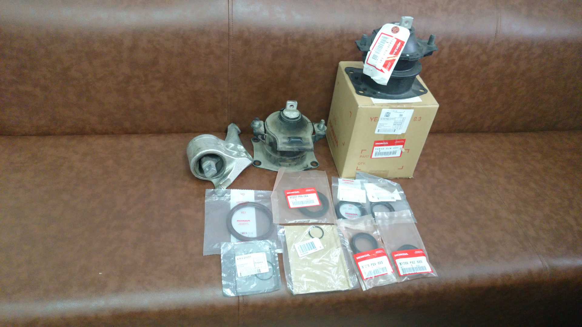 Запчасти кб. Honda 14711rkg000 деталь. 91302pgk003.