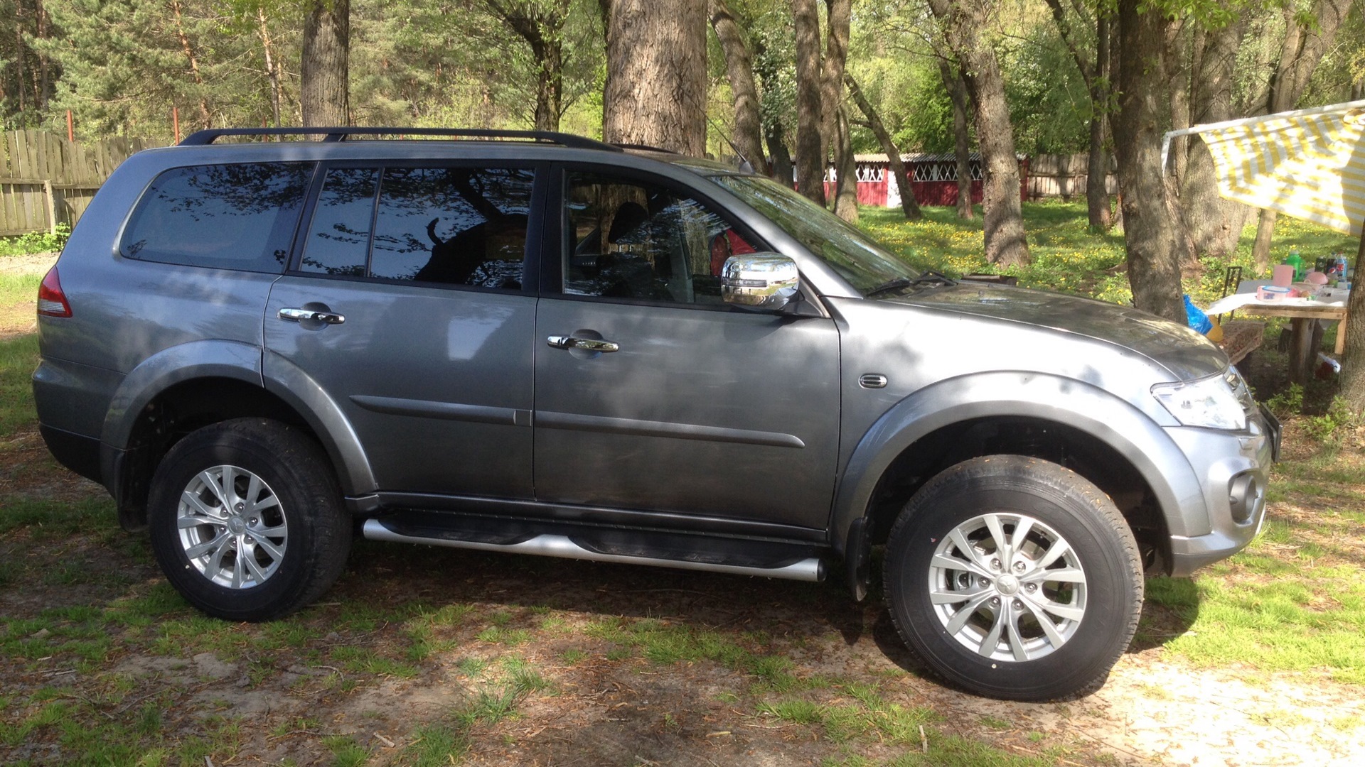 Стекло паджеро спорт 2. Паджеро спорт 2 номер черной заводской краски.