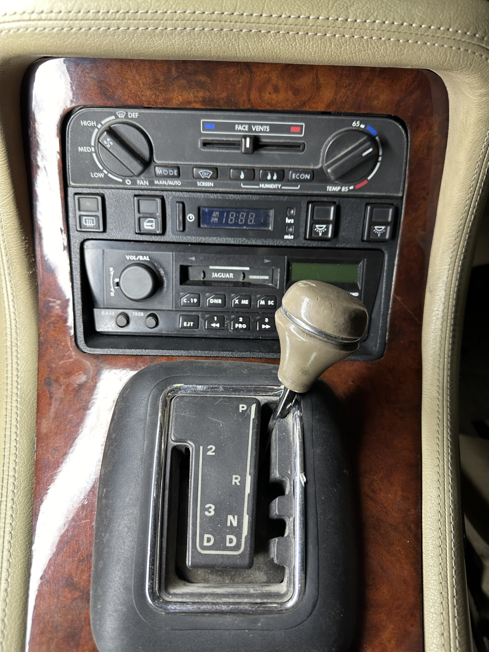 Собираю центральную консоль, купил магнитофон и другое:) — Jaguar XJ6 ...