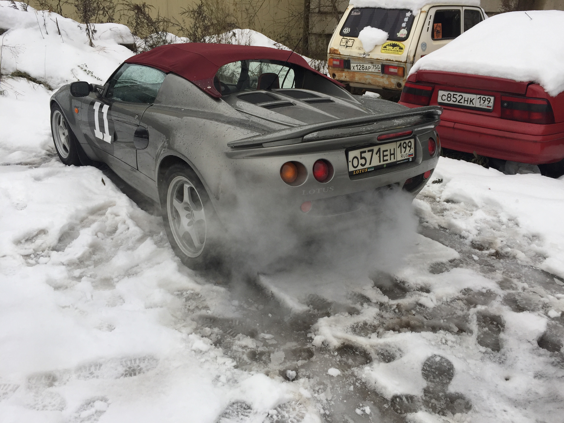 Зима! Хозяин торжествуя на лотусе по снегу… — Lotus Elise Series 1, 1,8 л,  1998 года | визит на сервис | DRIVE2