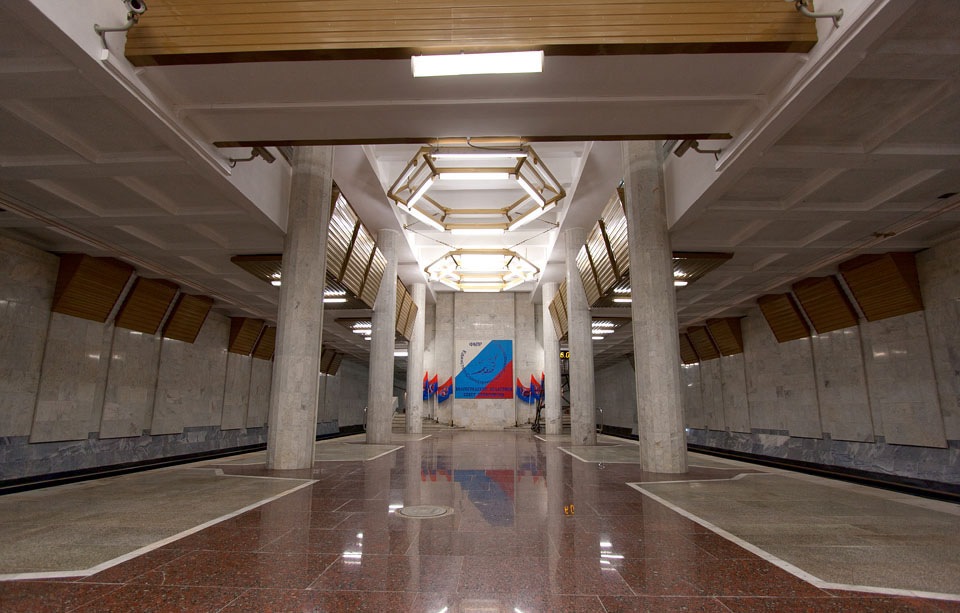 Станция метро профсоюзная