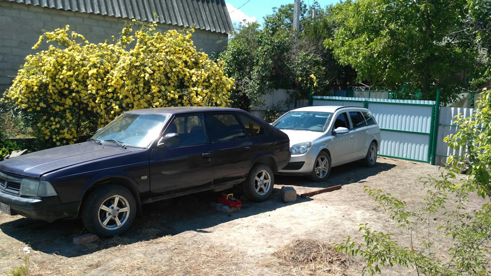 Глохнет при отпускании педали тормоза. — Москвич 2141, 1,6 л, 1998 года ...