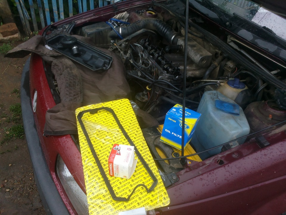 Замена термостата, прокладки клапанной крышки, устранение подтеков ...