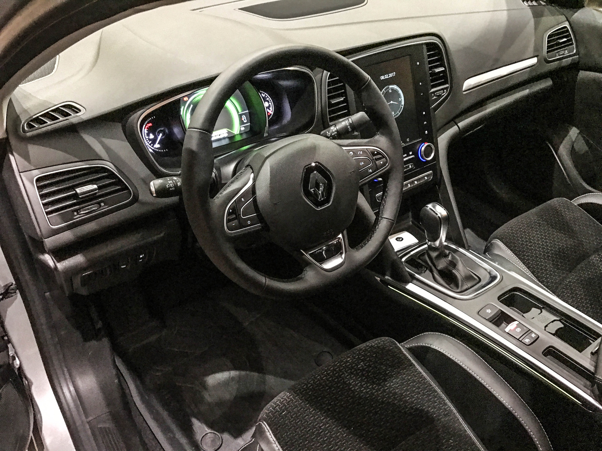 Renault megane 4 салон. Меган 4 старт стоп. Рено меган 4 салон. Кнопка старт стоп на рено логан 2. Меган 4 салон.