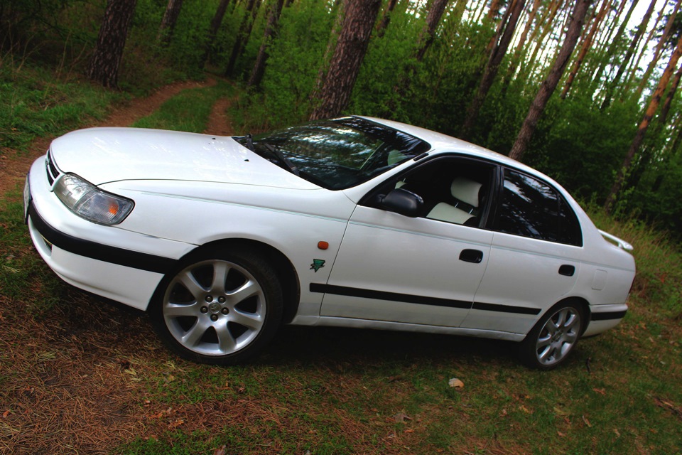 Toyota carina e фото