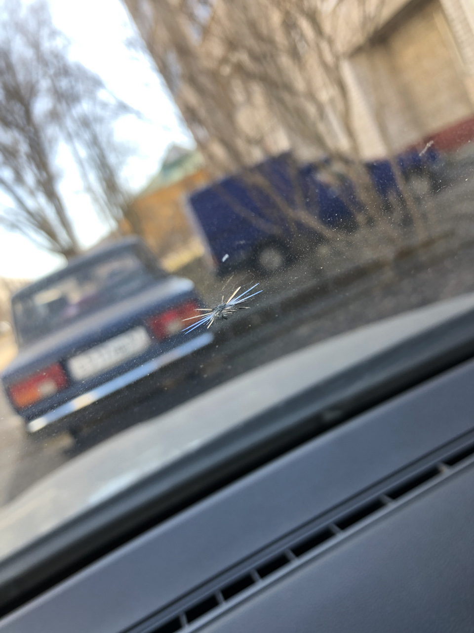 150 км/ч vs камень со встречки:-( — Skoda Rapid (1G), 1,6 л, 2017 года ...