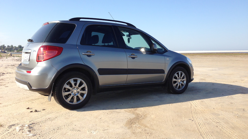 Suzuki SX4 серенькая suzuka