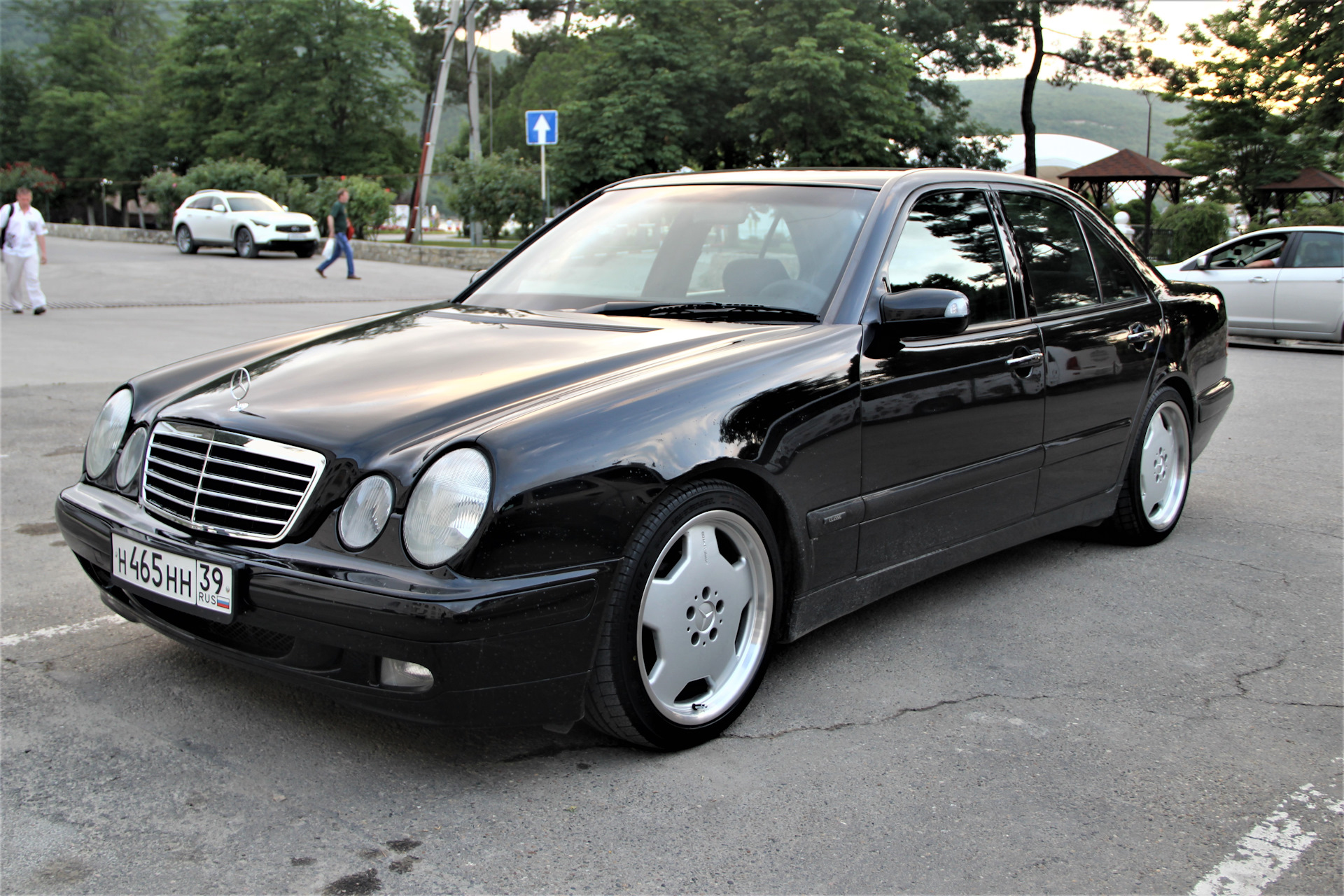 Мерседес 210 2.0. W210 Monoblock. Мерседес w210. Мерседес 210 на моноблоках. Mercedes Benz w210 Monoblock.