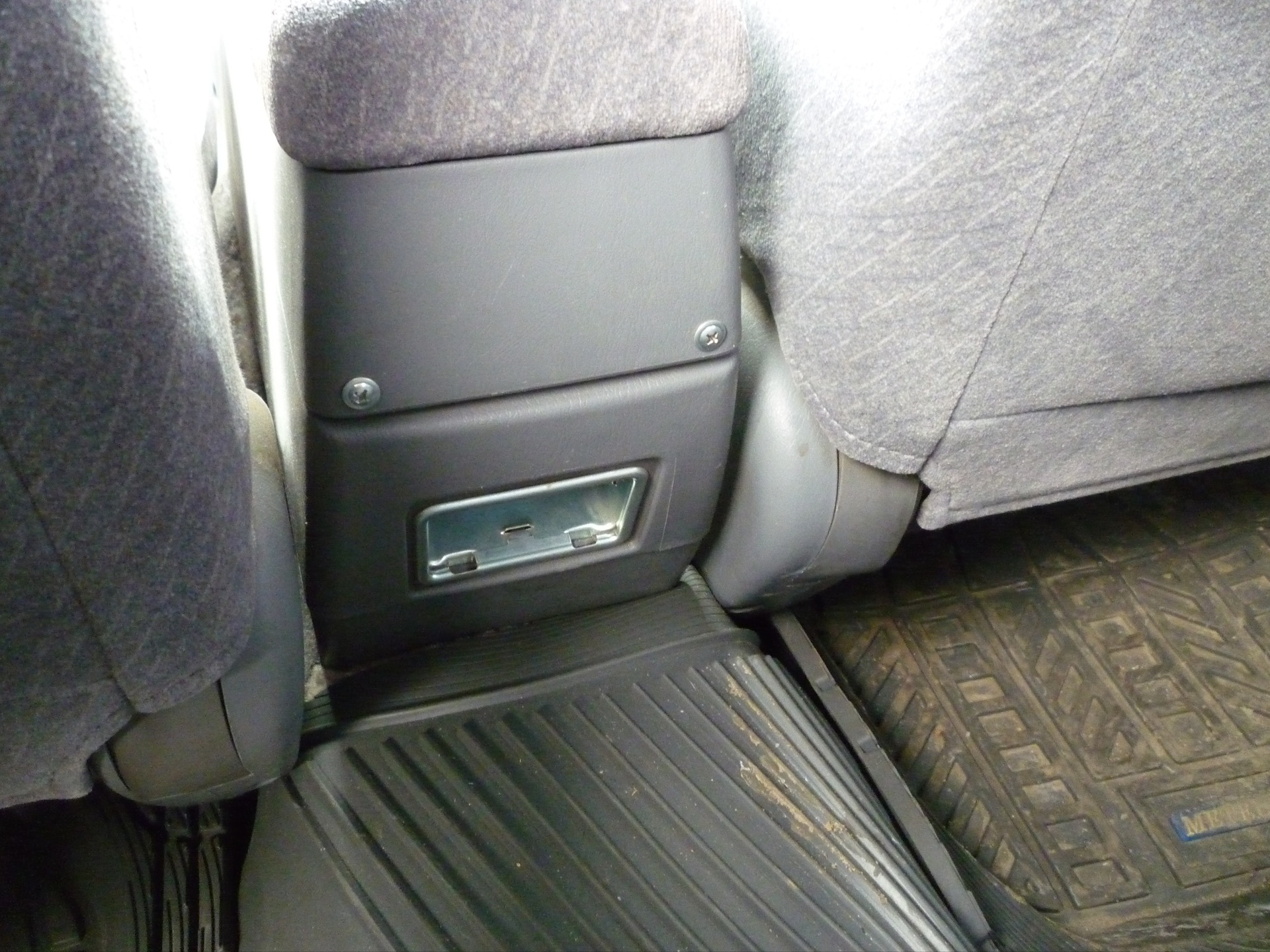 A couple of little things in the salon - Toyota Camry 18 L 1998