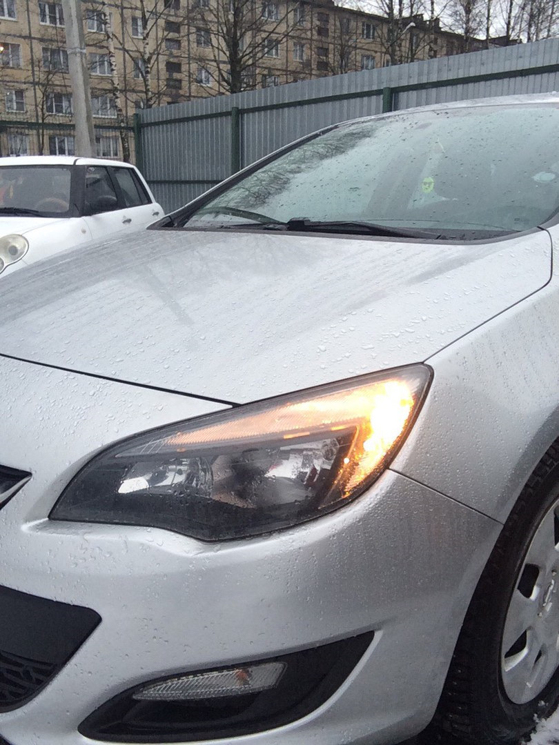 Замена ламп ДХО и ближнего света — Opel Astra J, 1,6 л, 2014 года ...