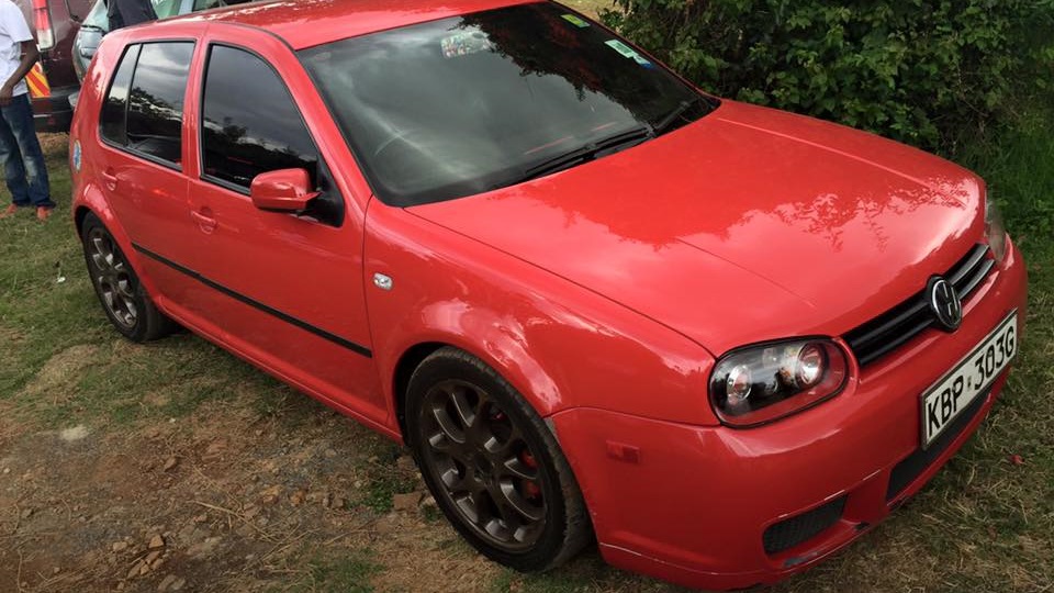 VW Golf IV: Red and clean!