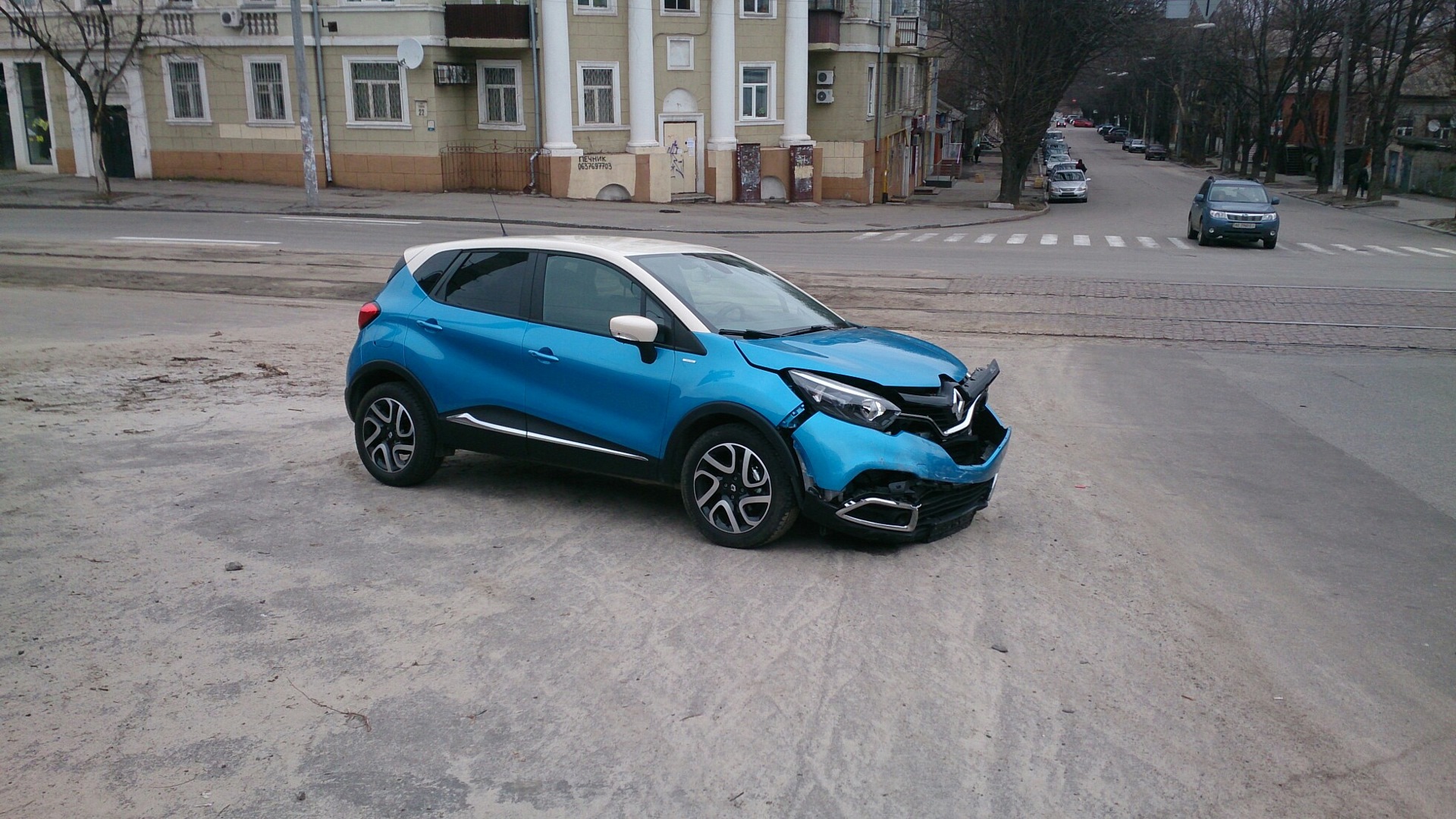 Шаровая каптюр. Рено Каптур r18. Renault Captur r20. Рено Каптур на литье. Колеса r 18 на Рено Каптур.