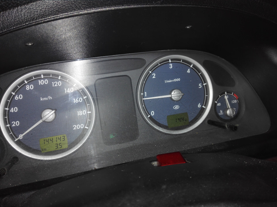 Замена аккумулятора Varta d39 на "Тюменский аккумулятор" — ГАЗ 31105, 2 ...