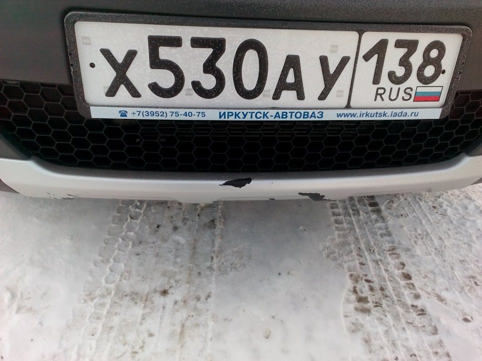 Облезла накладка "Кросс" переднего бампера — Lada Ларгус, 1,6 л, 2015 ...