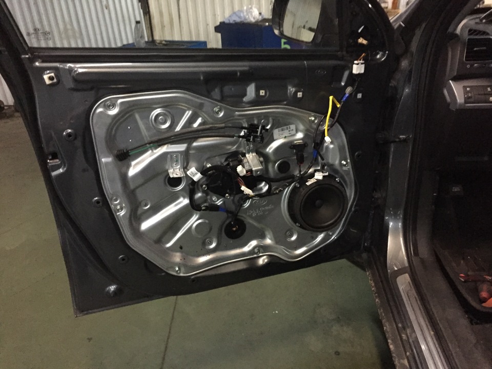 Скрипят карты дверей на новой акустике Hertz — KIA Sorento (2G), 2,2 л ...