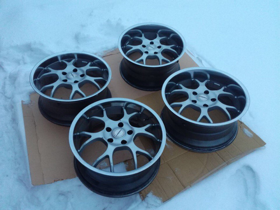 ниссан скайлайн за 20 миллионов рублей. фотоаппарат "зенит-мф-1". бутылки кенигсберга. подковы вермахта. немецкие подковы.