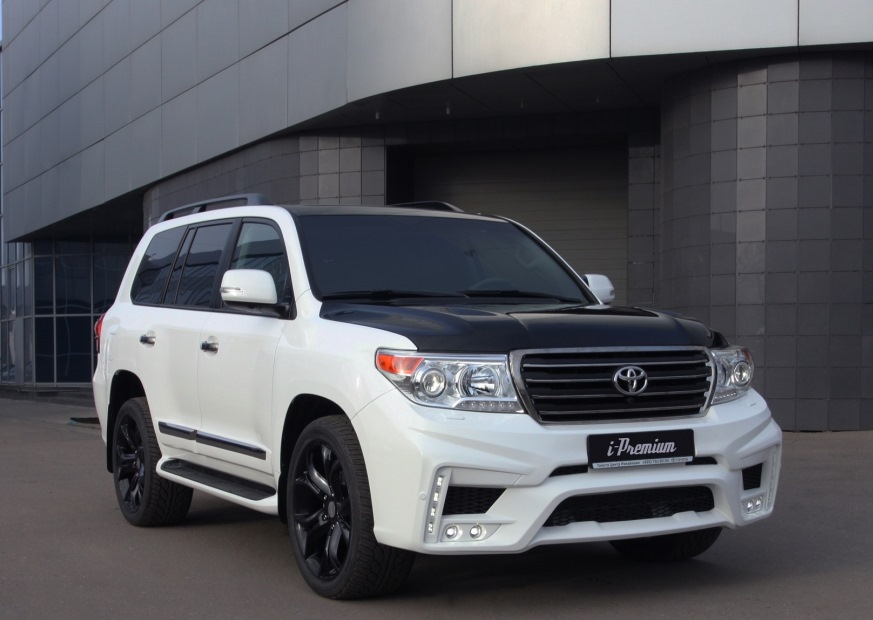 Ленд крузер тюнинг. Toyota Land Cruiser 200 Invader. Toyota Land Cruiser 200 белый обвес. Toyota Land Cruiser 200 Tuning белый. Toyota Land Cruiser 200 Khann белый.