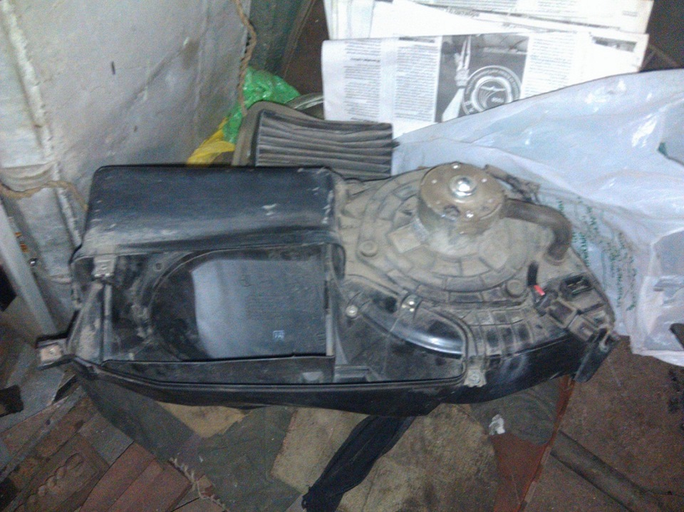 снятие/установка вентилятора печки — Lada Приора седан, 1,6 л, 2008 ...