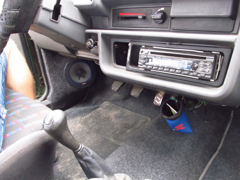 Kick panel в автомобиле