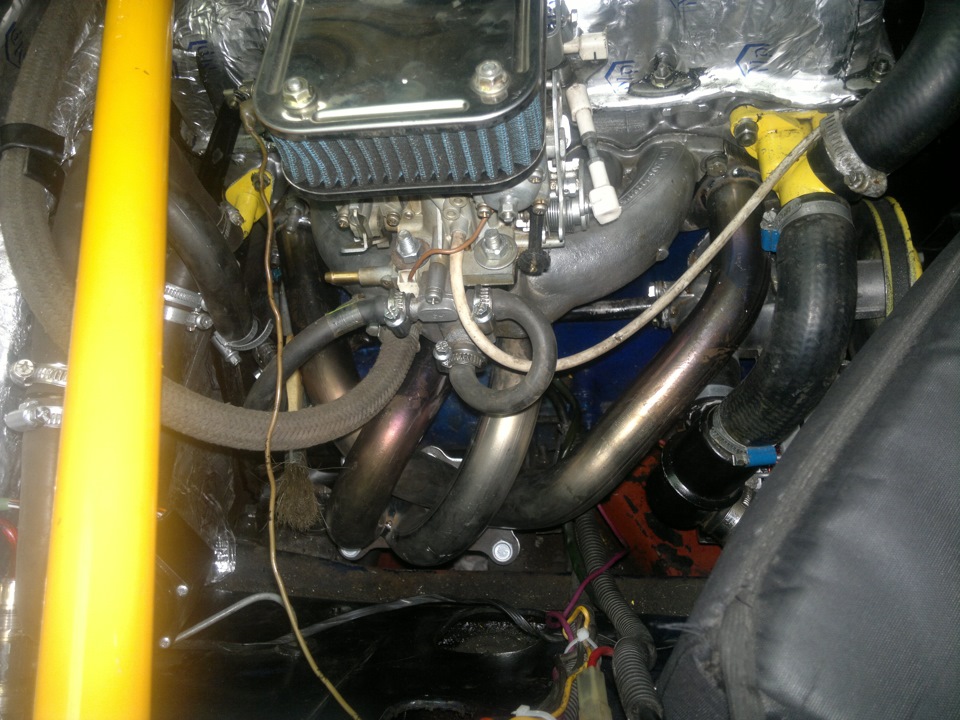 Резонатор или пламегаситель в чем разница. 395f652s 960. Резонатор или пламегаситель в чем разница фото. Резонатор или пламегаситель в чем разница-395f652s 960. картинка Резонатор или пламегаситель в чем разница. картинка 395f652s 960. все эти типы деталей делятся на обычные, полупрямоточные и прямоточные. думаю разницу пояснять не надо.я коснусь вопроса прямоточных, почему именно их? наши движки не такие уж и шумные, но недостаток коллекторов есть, отсутствует резонатор (его роль заменяет катализатор), но хочется минимум шума и максимум комофорта.чем плохо прогорание выхлопной? потерей вакума и подсосом воздуха в систему. не секрет, когда мы отпускаем ногу с педали газа, резко падает объем выхлопных газов (ВГ), что приводит к эффекту обатной волны, ВГ начинает втягивать обратно. если есть воздух — много тянет, что очень плохо сказывается на тяге. и не приятный шум и рев, при разгазовке (обратный эффект).пламегасители и резонаторы почти не имеют отличий — в первых более плотная и качественная набивка, обычная базальтовая мимниральная вата, и специальный рисунок из отверстий, на внутреннем патрубке. поскольку у нас турбина, за ней есть смысл ставить резонатор. в моем случае прямоточный коротыш, который поглотит и притушит вибрацию и бас. Резонатор или пламегаситель в чем разница. 395f652s 960. Резонатор или пламегаситель в чем разница фото. Резонатор или пламегаситель в чем разница-395f652s 960. картинка Резонатор или пламегаситель в чем разница. картинка 395f652s 960. все эти типы деталей делятся на обычные, полупрямоточные и прямоточные. думаю разницу пояснять не надо.я коснусь вопроса прямоточных, почему именно их? наши движки не такие уж и шумные, но недостаток коллекторов есть, отсутствует резонатор (его роль заменяет катализатор), но хочется минимум шума и максимум комофорта.чем плохо прогорание выхлопной? потерей вакума и подсосом воздуха в систему. не секрет, когда мы отпускаем ногу с педали газа, резко падает объем выхлопных газов (ВГ), что приводит к эффекту обатной волны, ВГ начинает втягивать обратно. если есть воздух — много тянет, что очень плохо сказывается на тяге. и не приятный шум и рев, при разгазовке (обратный эффект).пламегасители и резонаторы почти не имеют отличий — в первых более плотная и качественная набивка, обычная базальтовая мимниральная вата, и специальный рисунок из отверстий, на внутреннем патрубке. поскольку у нас турбина, за ней есть смысл ставить резонатор. в моем случае прямоточный коротыш, который поглотит и притушит вибрацию и бас.