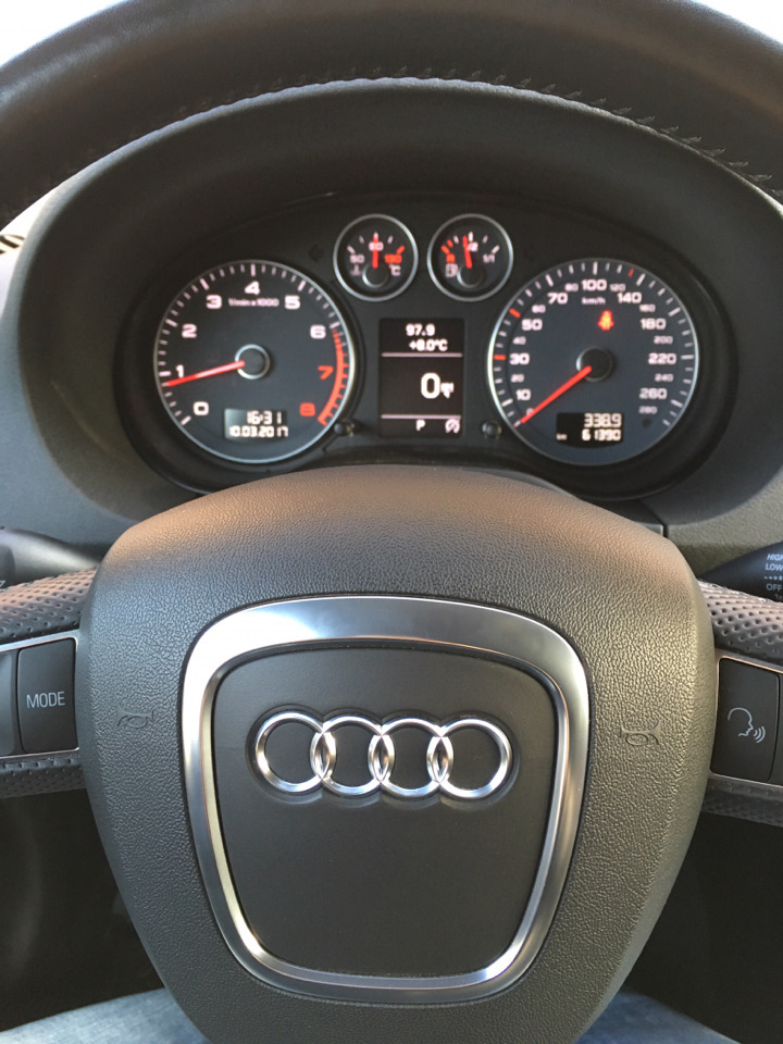 При ровном положении руля машину уводит влево. — Audi A3 (8P), 1,2 л ...