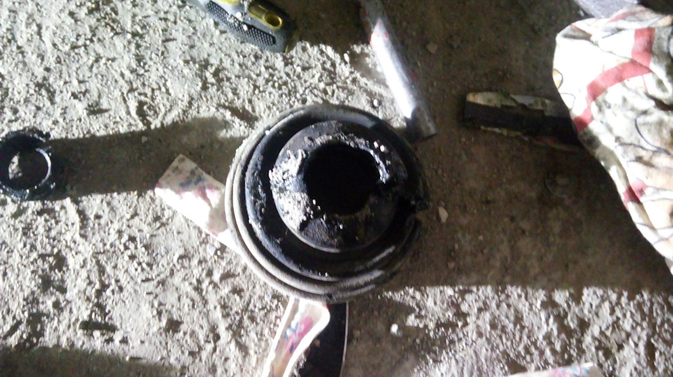 Замена пыльника внешнего шруса — Lada 2114, 1,6 л, 2010 года | своими ...