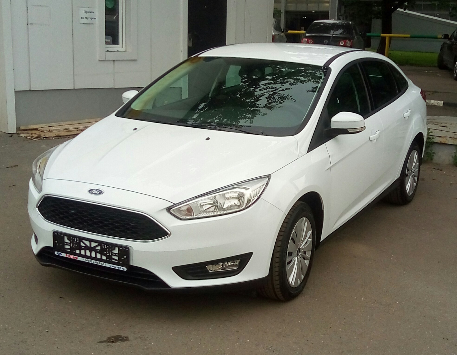 Белый форд. Ford Focus 3 белый. Форд фокус 3 седан белый. Белый Ford Focus 3 sedan. Форд фокус 3 белый Форд.