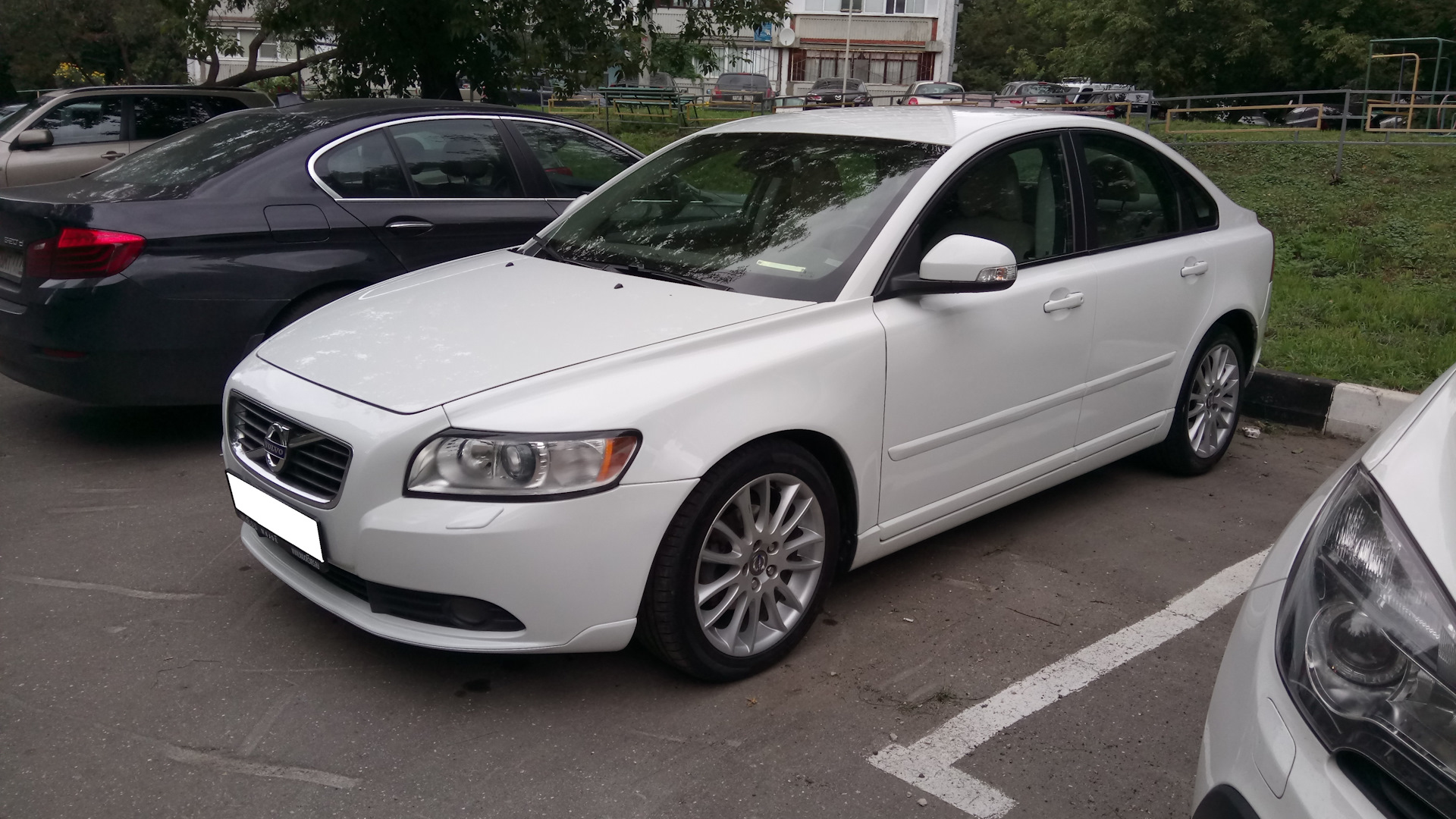 Volvo S40 (2G) 2.0 бензиновый 2010 | белый 2.0 на DRIVE2