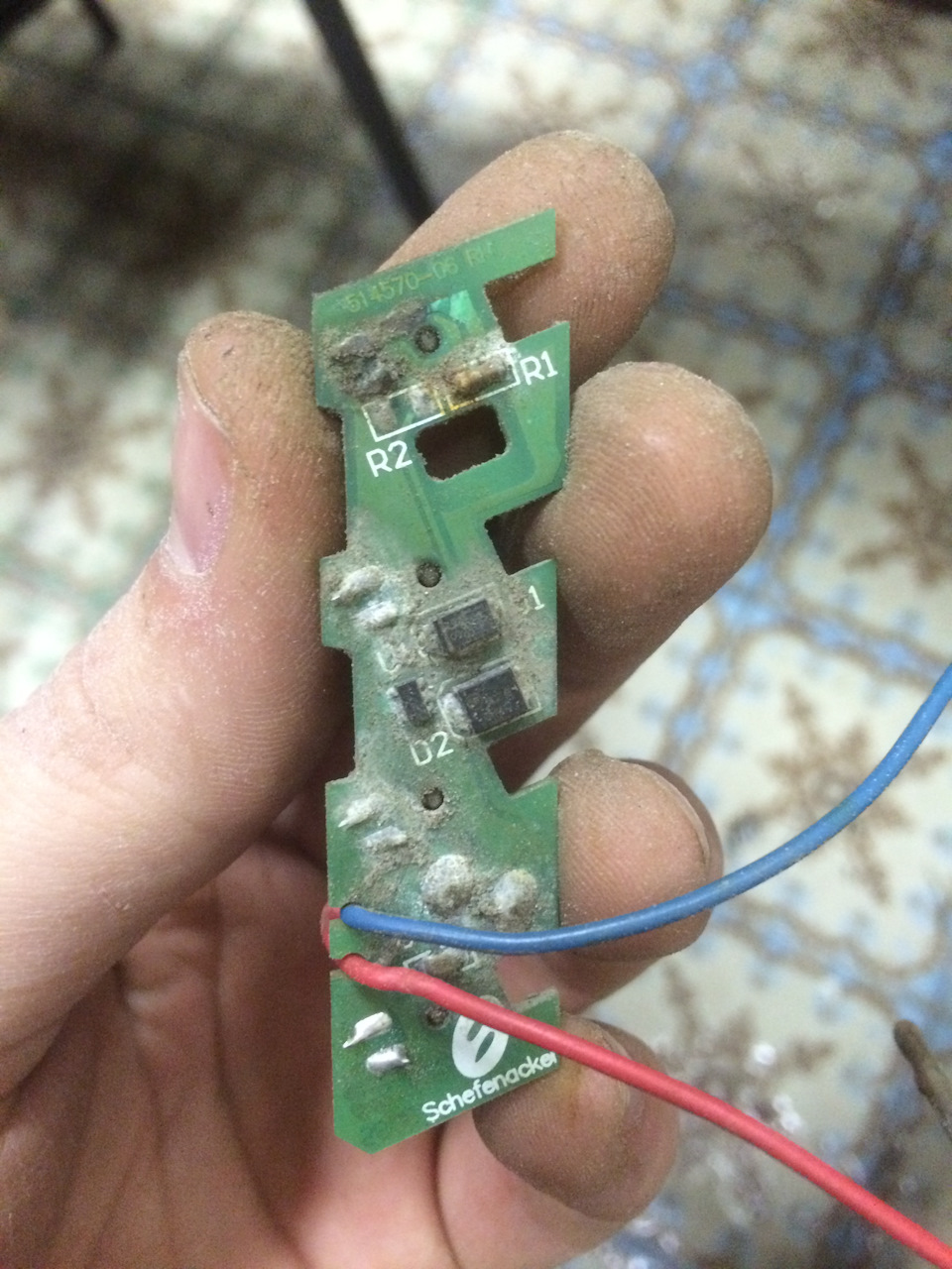 E70 всегда включены габариты в авто