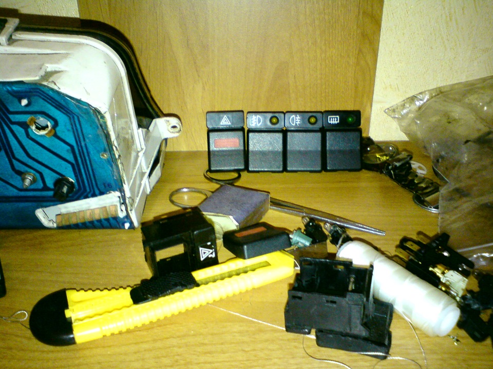 замена лампочек в кнопках и небольшое дополнение, для моей сборки ...