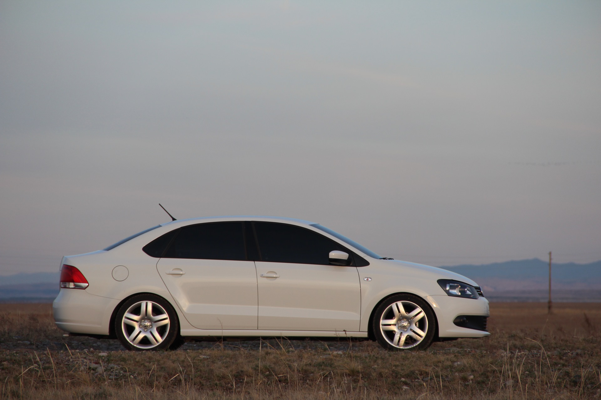 Volkswagen Polo long Beach r17