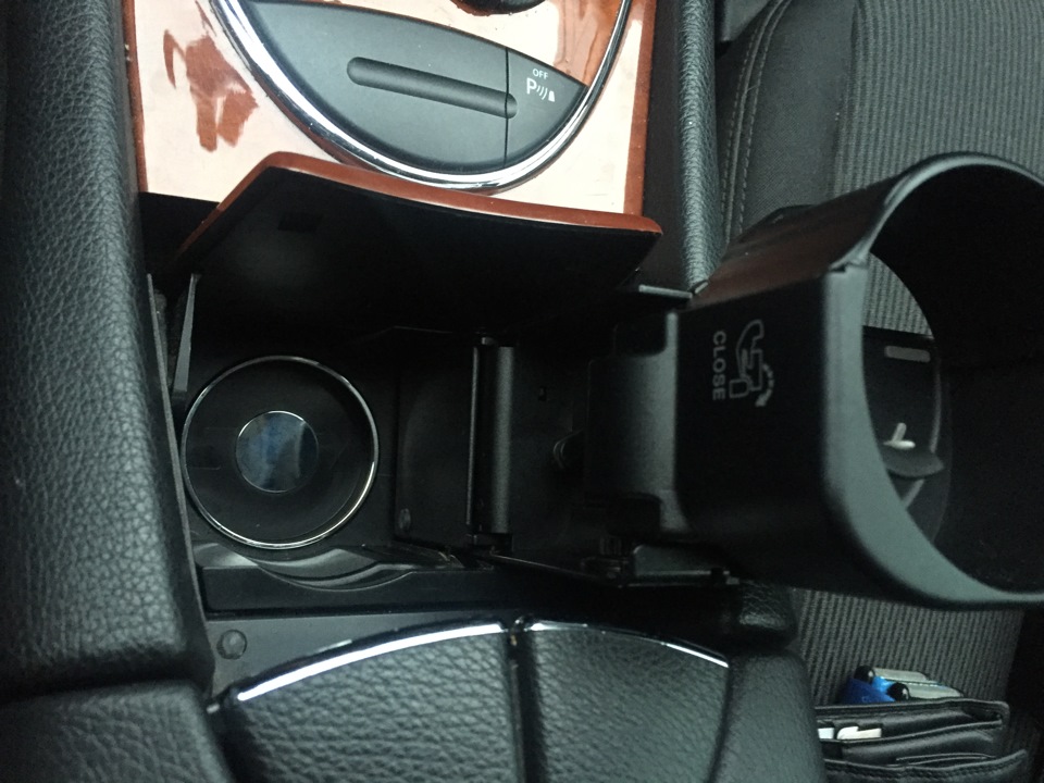 Замена подстаканника — Mercedes-Benz E-class (W211), 2,2 л., 2008 года ...