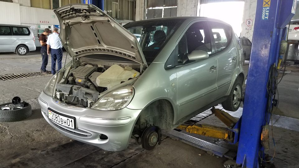 W168 — Заменил передние амортизаторы (Shock absorbers) — DRIVE2