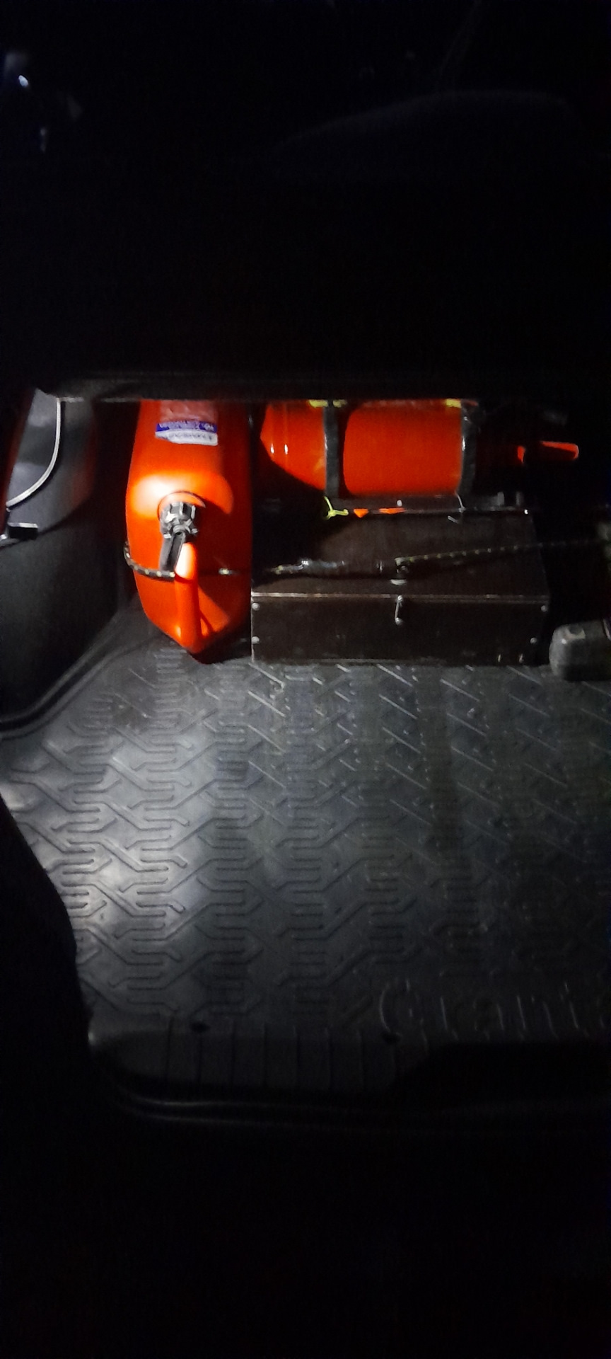 Гранта лифтбек свет в багажнике — Lada Гранта Лифтбек (2G), 1,6 л, 2023 ...