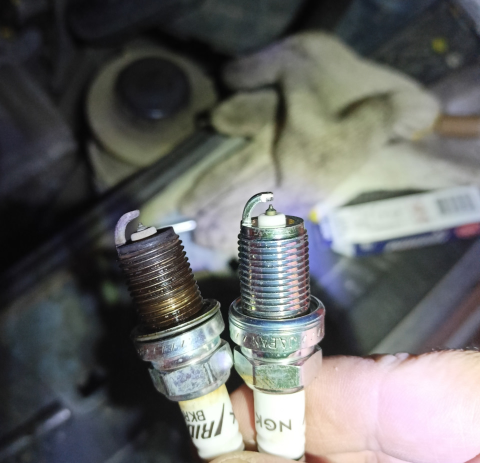 Свечи зажигания и в фильтр воздушный — Renault Duster (1G), 2 л, 2014 ...