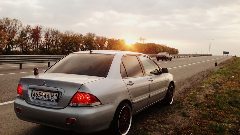 Подскажите чем обтянуть или обклеить или покрасить элементы в салоне ...