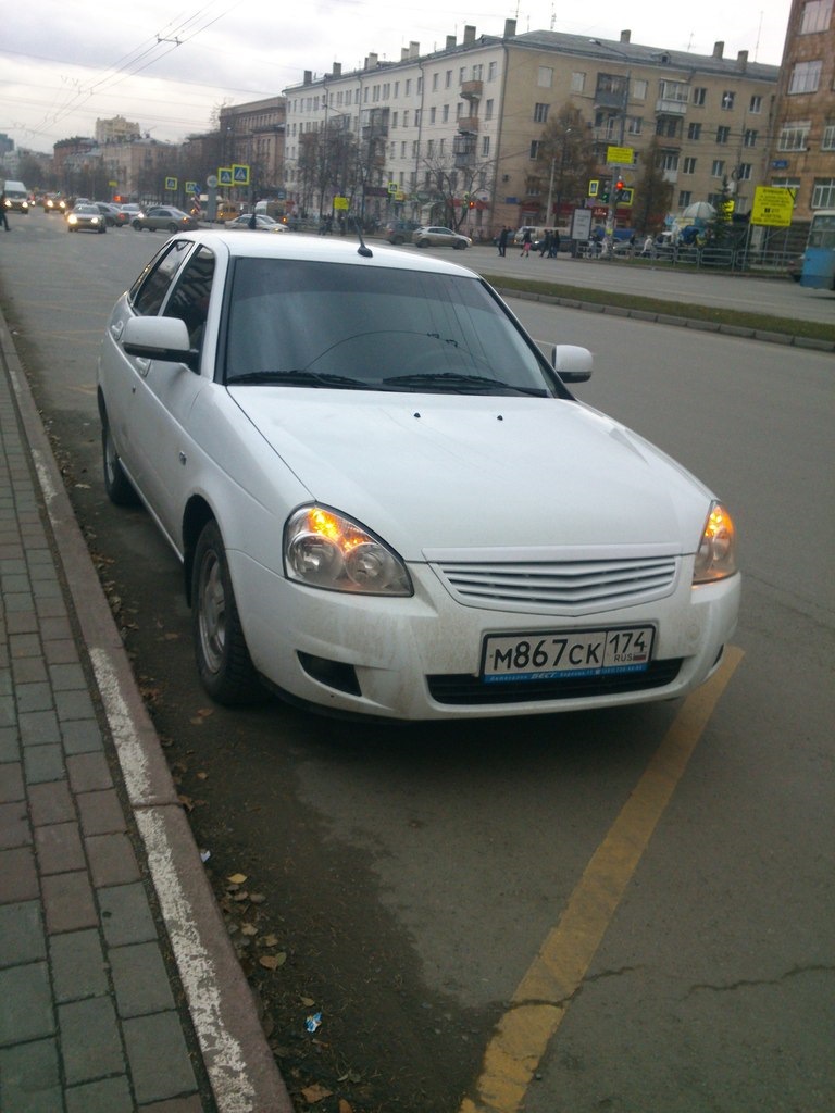 пороги в белый цвет — Lada Приора хэтчбек, 1,6 л, 2013 года | стайлинг ...