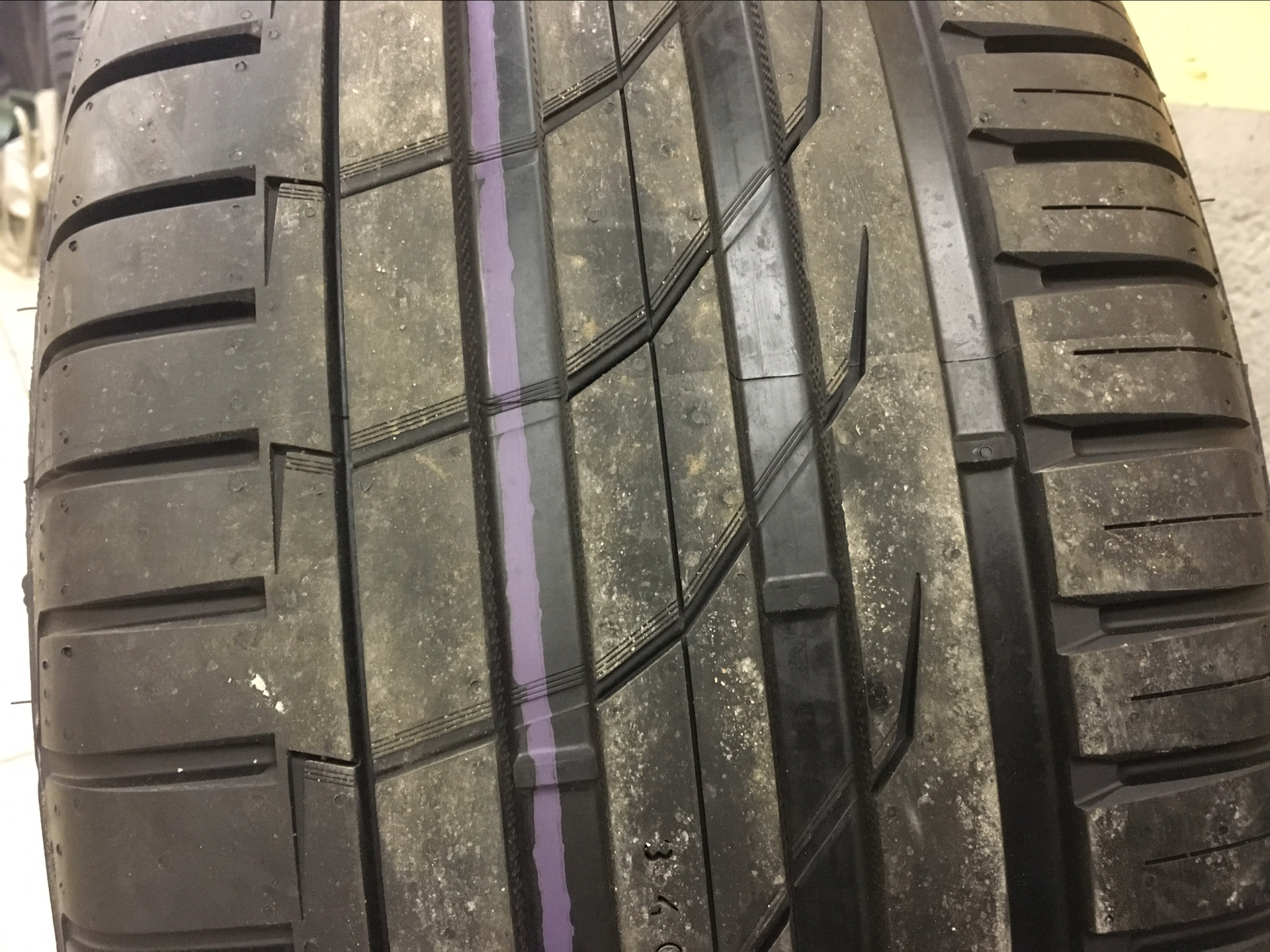 Hakka black r20. Nokian Hakka Black 2. Нокиан Хакка Блэк 2 275/50 r20. 275 60 20 Nokian. Superia ECOBLUE SUV 275/40 r20 106w.