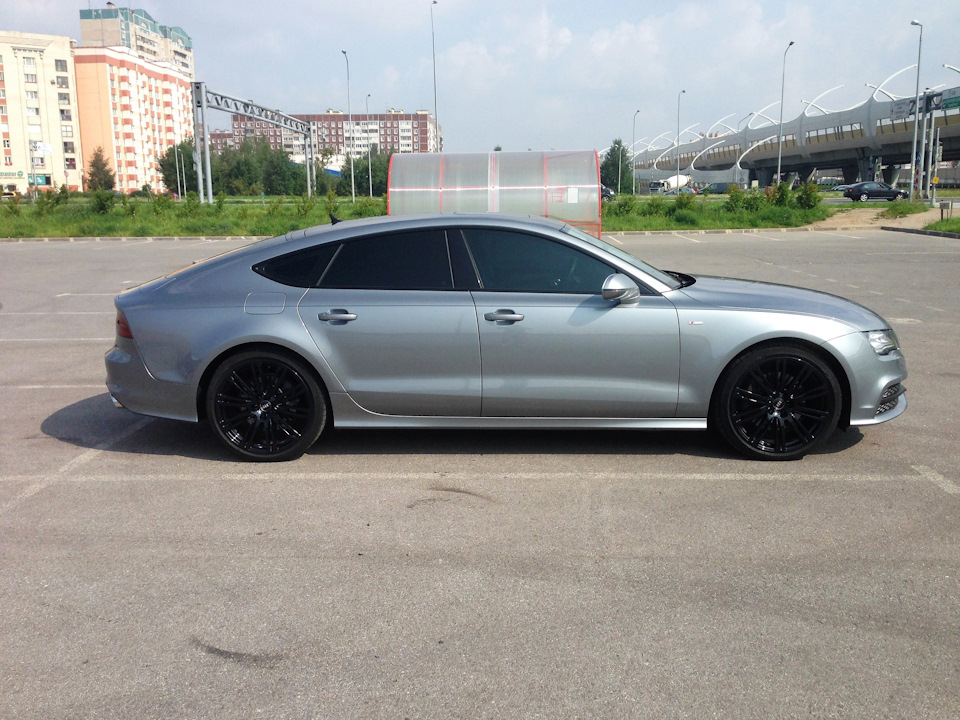 Audi a7 черная крыша