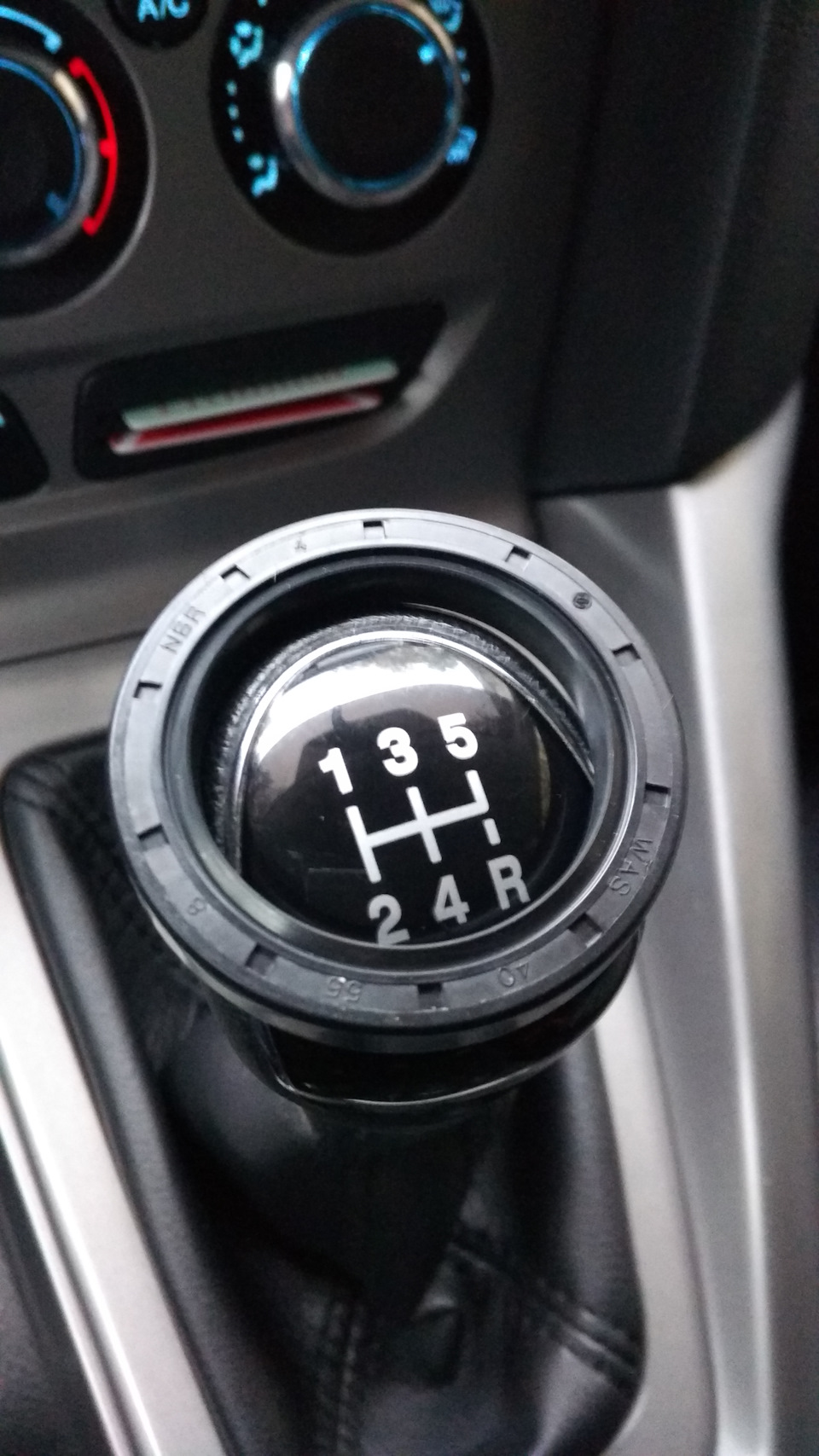 Сальник привода и стойка стабилизатора — Ford Focus Hatchback III, 1,6 ...
